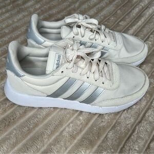 adidas Women's Cream and Silver Retro Run Sneakers